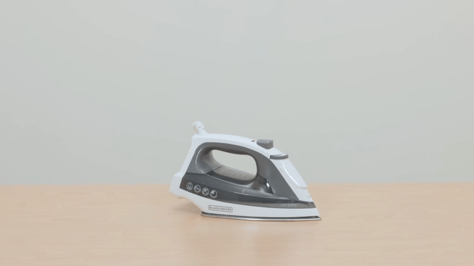 Black + Decker Light 'N Easy Compact Steam Iron (IR1020S)